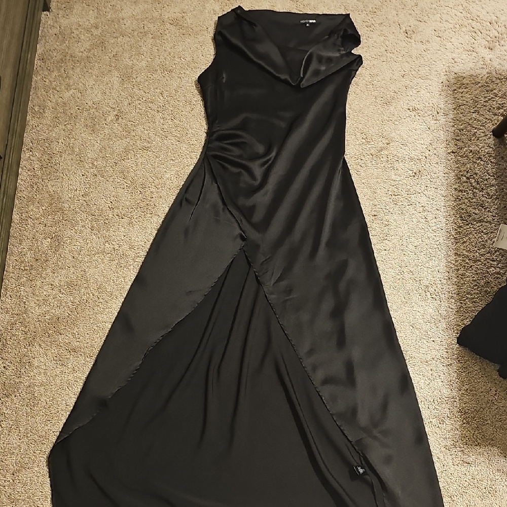 Elegant Black One Shoulder Gown - Picture 4 of 7